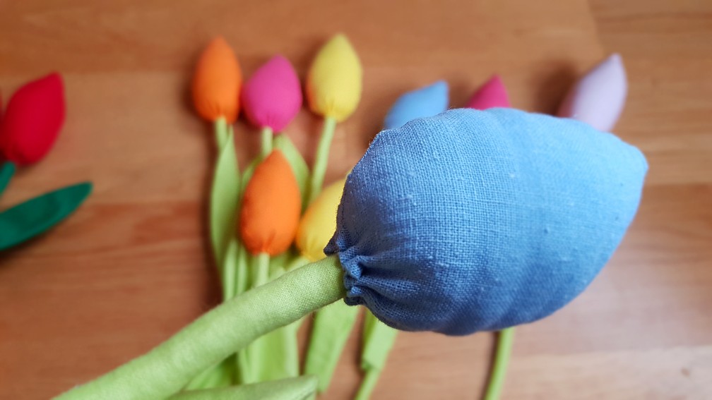 pastel tulips blue joining