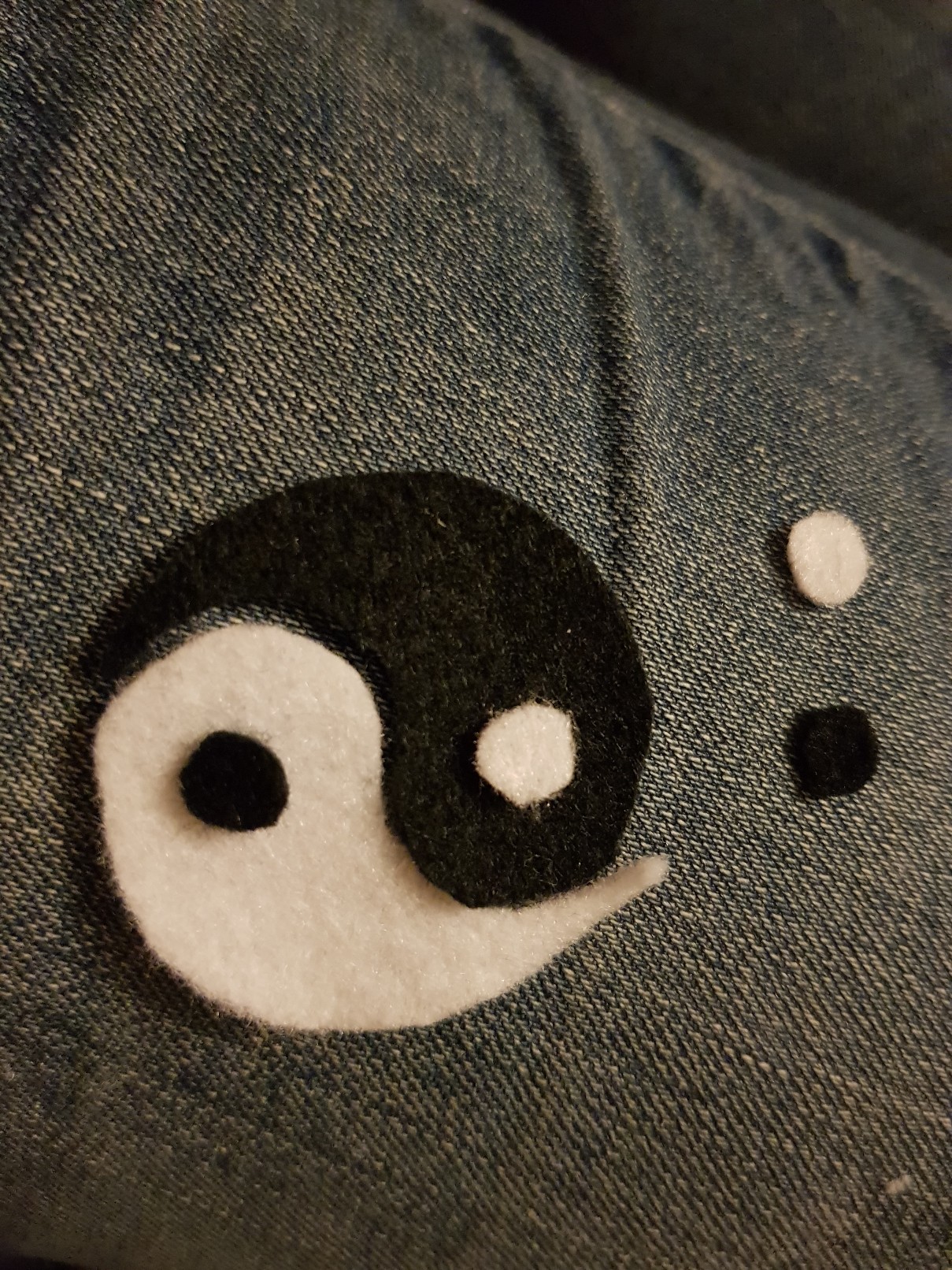yin yang felt keychain parts assembled