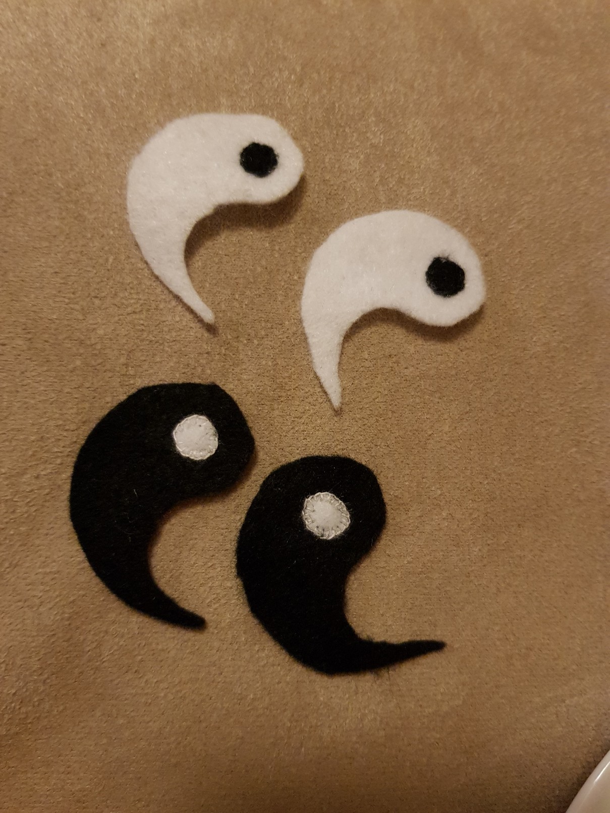 yin yang felt keychain parts sewn