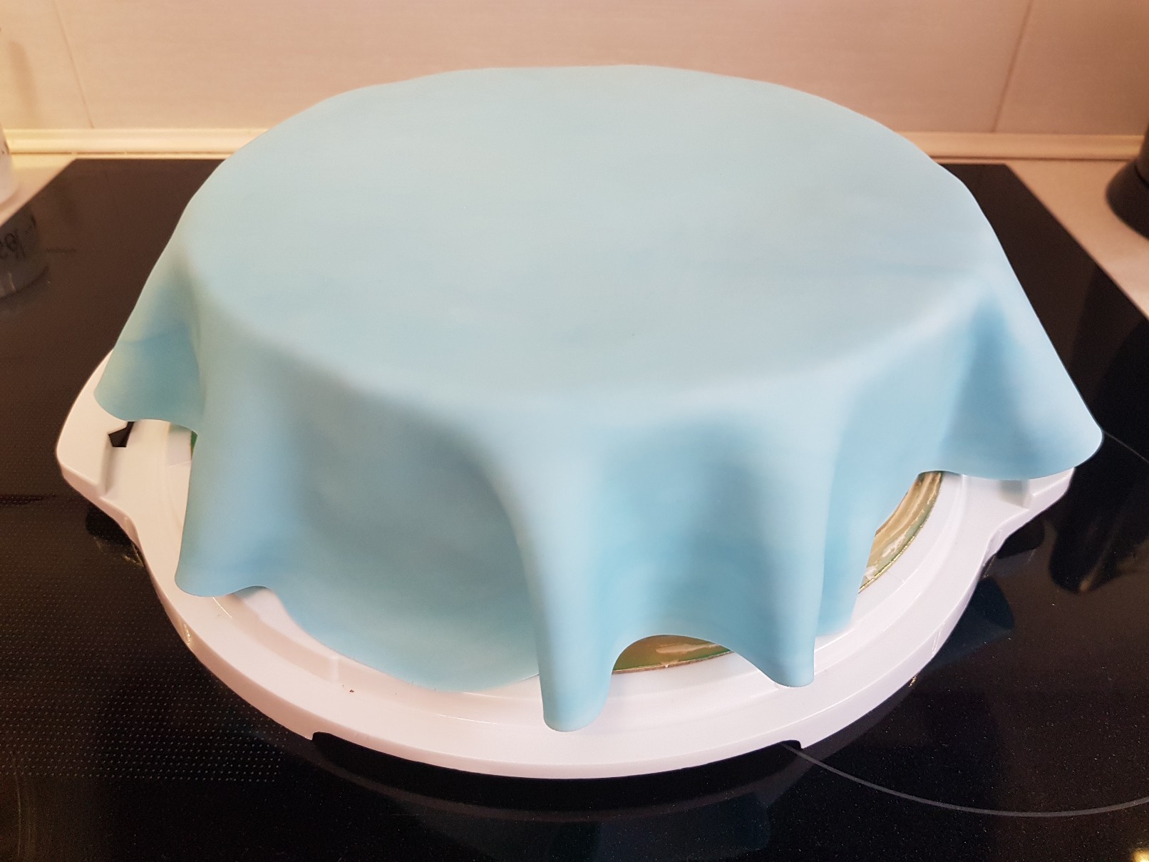 mountain birthday cake fondant setting 1